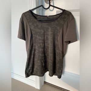 Lululemon Camo Athletic Short Sleeve Mesh